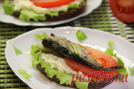 Чесночные гренки из черного хлеба на сковороде со шпротами рецепт с фото пошагово - 1000.menu