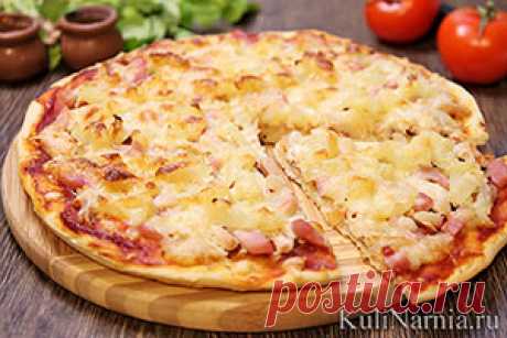 Пицца гавайская с ананасами рецепт Основные составляющие гавайской пиццы — отварное куриное мясо и ананасы, покрытые густым слоем сыра. Иногда для разнообразия в начинку добавляют ветчину.