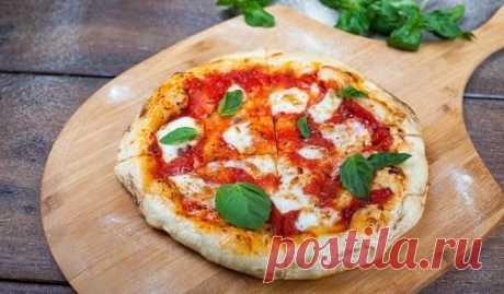 Пицца с сосисками – 7 рецептов в духовке, на сковороде, фото