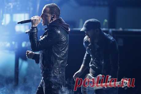 Linkin Park анонсировали неизданный ранее трек с вокалом Честера Беннингтона. Американская рок-группа Linkin Park анонсировала выход неизданного ранее трека под названием Lost. Композиция была записана во время работы над альбомом Meteora, вышедшим 25 марта 2003 года. В песне будет содержаться доработанное демо с голосом вокалиста коллектива Честера Беннингтона, умершего в 2017 году.
