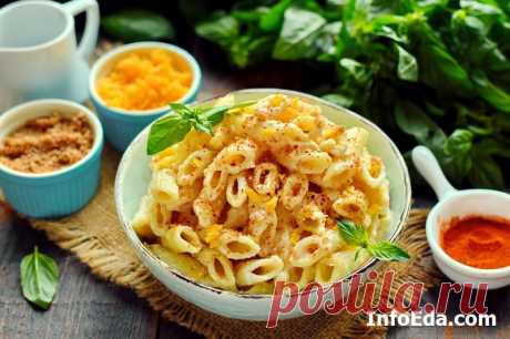 Макароны с сыром по-американски Mac and Cheese | InfoEda.com Классический рецепт «Mac and Cheese» (Мак энд Чиз) по-американски (в сырном соусе). Пошаговый рецепт с фото, как приготовить макароны с сыром на сковороде.