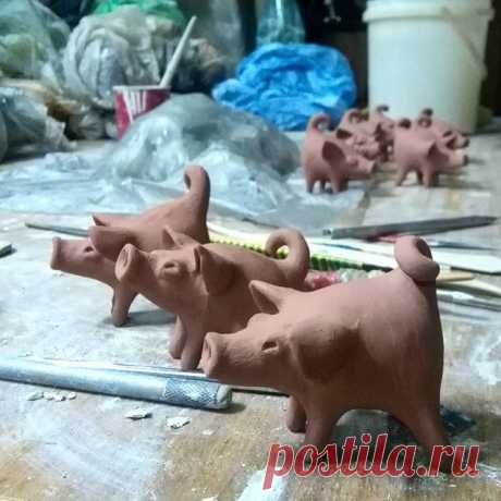 И такая дребедень целый день.... #керамическаямастерская #ceramicstudio #ceramics #keramik #nkeramika #glücksschwein