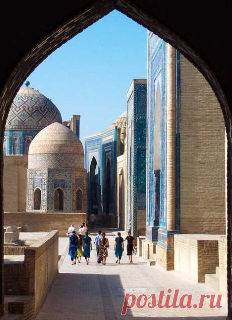 Colours of the silk road, Shah-i-Zinda Necropolis, Samarkand, Uzbekistan.  |  Найдено на сайте visitheworld.tumblr.com.