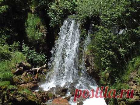 Фејсбук
Waterfall in the Tara Canyon.