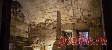 К западу от Храмовой горы, под мусульманским кварталом Иерусалима, обнаружили роскошный банкетный зал с впечатляющей стеной фонтанов. По всей видимости, его возвели около 2000 лет назад.
