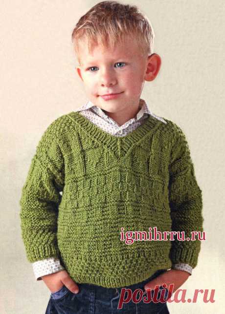 Теплый пуловер цвета хаки с рельефными узорами, для мальчика 3-х лет. Вязание спицами для детей