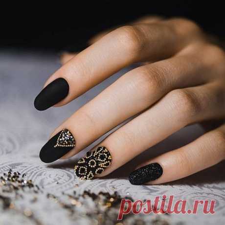 Черно-золотой маникюр: 100+ идей шикарного дизайна | Black gold nails, Black nail designs, Matte black nails Oct 6, 2018 - Черно-золотой маникюр: 100+ идей шикарного дизайна, модные тенденции, новинки и тренды на фото. Маникюр красно-черный с золотом, черный матовый с золотом, черно-белый с золотом, черно-бежевый с золотом. Черно-золотой маникюр на коротких ногтях. Модный черный маникюр с золотым дизайном, стильные черно-золотые ногти.