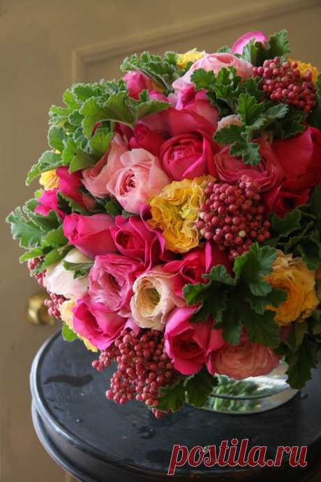 rose,ranunculus and pepperberry