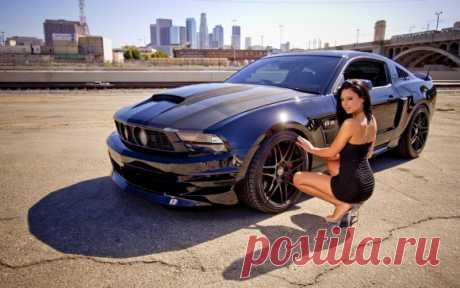 Beautiful Chicks and the Ford Mustang