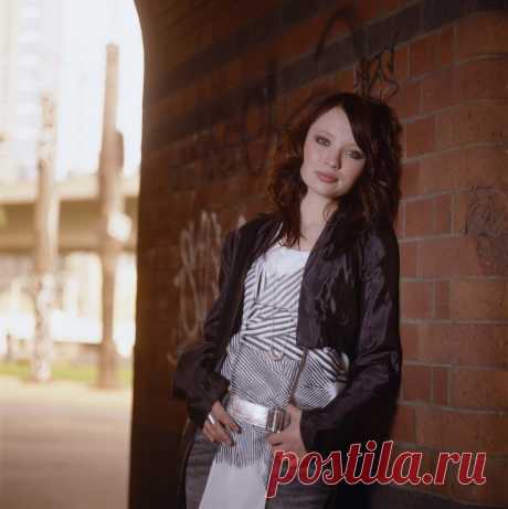 Эмили Браунинг (Emily Browning) в фотосессии для журнала OK! (2006)