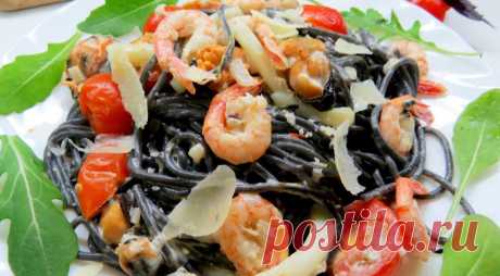 Паста с чернилами каракатицы с морепродуктами в сливочном соусе, пошаговый рецепт с фото