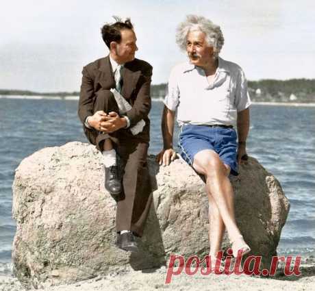 Твиттер / saatchi_gallery:  Check out this colorized photo of Albert Einstein enjoying a Long Island summer in 1939