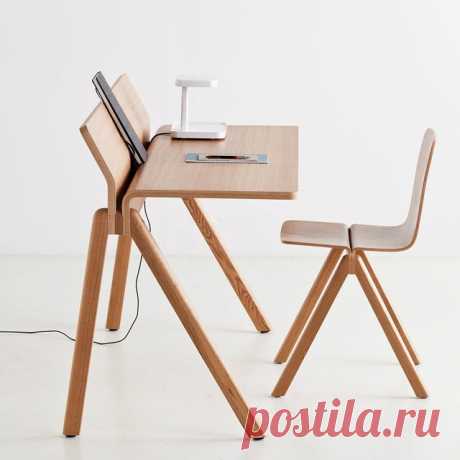 Fancy | Molded Plywood Desk CPH190