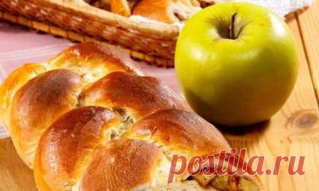 Пирог-косичка с яблоками и корицей