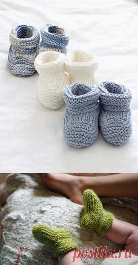 Носочки с заворотом для малыша от Bernat Design Studio вязаные спицами | Strikky.ru