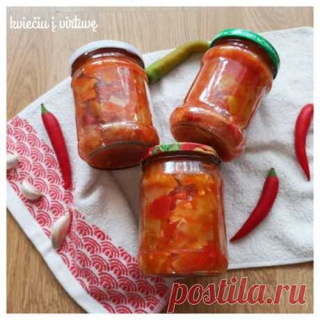 Cukinijų mišrainė su paprika ir pomidorų padažu - receptas | La Maistas