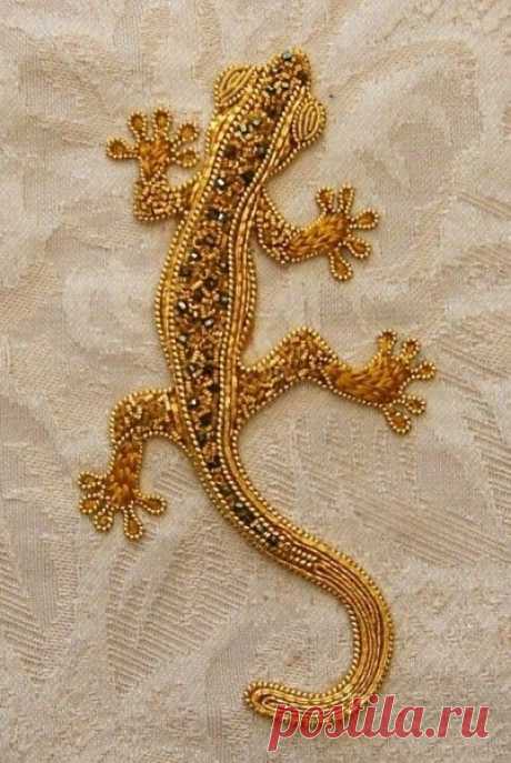 Gecko in Goldwork | Beadwork: pendants