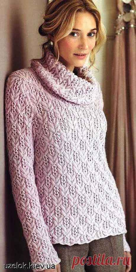Теплый розовый пуловер.