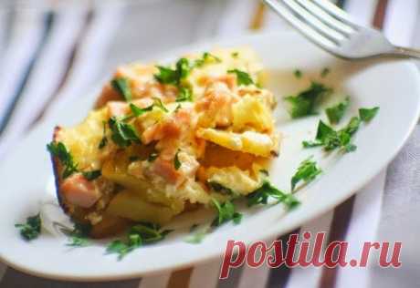 Как приготовить картофель под сырным соусом с ветчиной - рецепт, ингредиенты и фотографии
