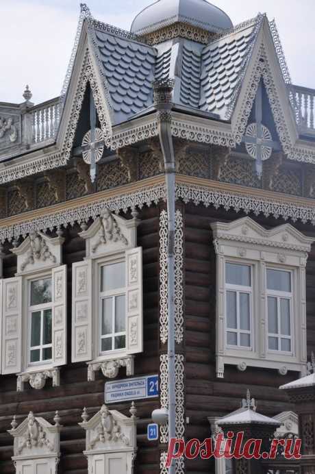 Иркутск.  A taste of the intricate wooden architecture that Irkutsk is…  |  Pinterest • Всемирный каталог идей