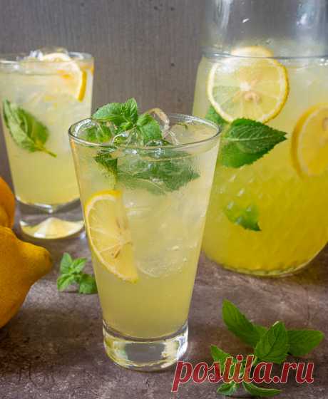 Турецкий лимонад на Вкусном Блоге Очень освежающий, вкусный и простой лимонад. Все, что для него нужно – апельсин, лимон, вода и сахар. Ничего лишнего, никакой мороки с завариванием и охлаждением. Крайне рекомендую подавать его со льдом  он делает вкус тоньше и деликатнее. Сахар можно отрегулировать по своему вкусу – с указанным в рецепте количеством получается…