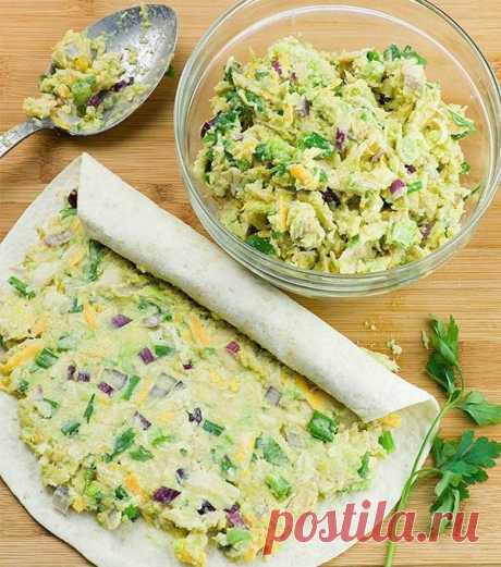 Салат - рулет из авокадо и курицы — Кулинарная книга - рецепты, фото, отзывы