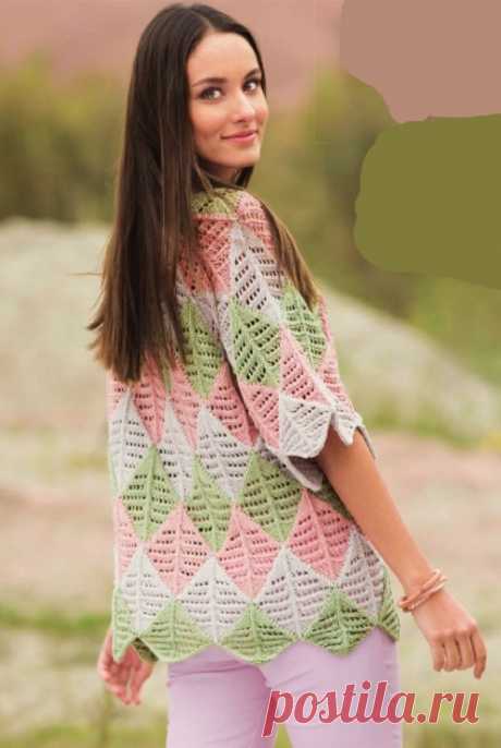 Трехцветный пуловер спицами | Все-Вязание Вязаный трехцветный пуловер спицами. Забавные детали создают очарование женственного пуловера. Оригинальный эффект пэчворк в сочетании с ажурными мотивами по плечу опытным вязальщицам.