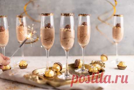 Десерты на Новый год: #Рецепты

- Маршмеллоу
- #Пирожное Тирамису с ванилью, эспрессо и шоколадом
- Шоколадный поцелуй «Горные вершины» — без желатина
- Шоколадный шарик на десерт