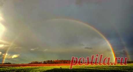 Красная радуга появилась в небе над Финляндией: фото редкого природного явления