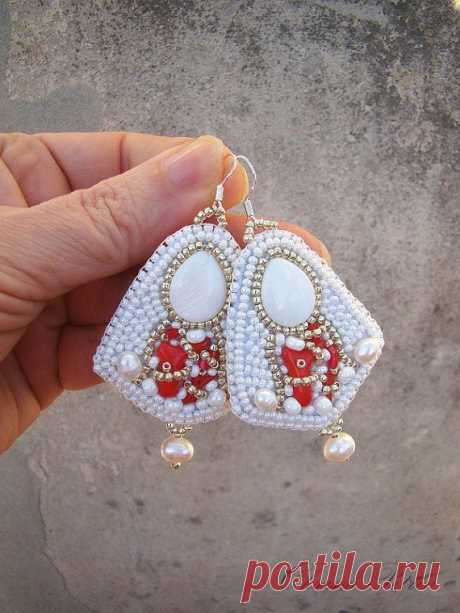 Bead embroidered earrings with coral, mother of pearl and pearls / red and white