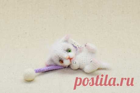 PDF Кисуля. FREE amigurumi crochet pattern. Бесплатный мастер-класс, схема и описание для вязания амигуруми крючком. Игрушки своими руками! Котик, кот, кошечка, кошка, котенок, cat, kitten, gato, gatito, gatinho, chat, minou, kitty, kätzchen. #амигуруми #amigurumi #amigurumidoll #amigurumipattern #freepattern #freecrochetpatterns #crochetpattern #crochetdoll #crochettutorial #patternsforcrochet #вязание #вязаниекрючком #handmadedoll #рукоделие #ручнаяработа #pattern #tutorial #häkeln #amigurumis