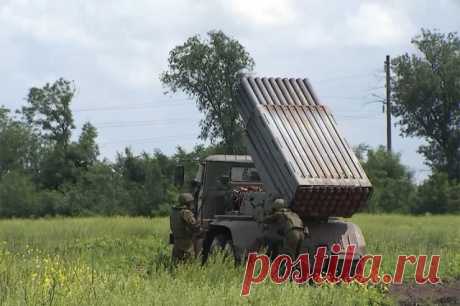 МО РФ впервые сообщило об уничтожении ЗРК MIM-23 HAWK производства США. ВС РФ поразили склад с беспилотниками, живую силу и военную технику украинских радикалов.