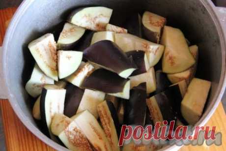 Острый салат из баклажанов на зиму - рецепт с фото