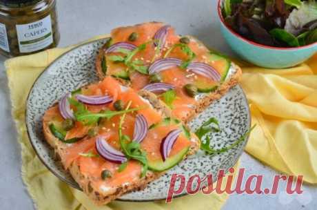 Бутерброды с копченым лососем и каперсами – простой и вкусный рецепт с фото (пошагово)