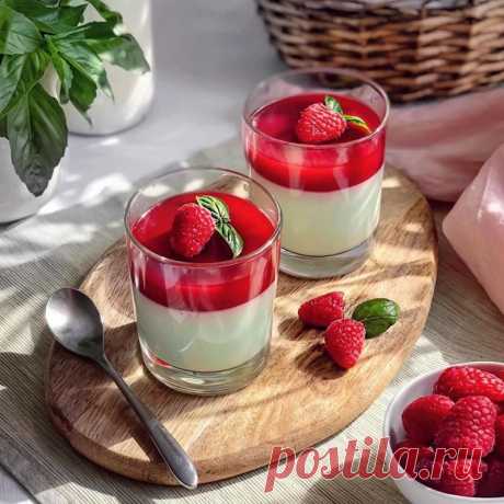Рецепт Десерт Паннакотта с базиликом и малиновым желе