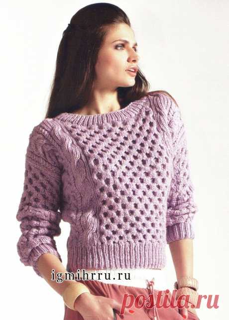 Теплый пуловер модного сиреневого цвета с рельефными узорами. Спицы