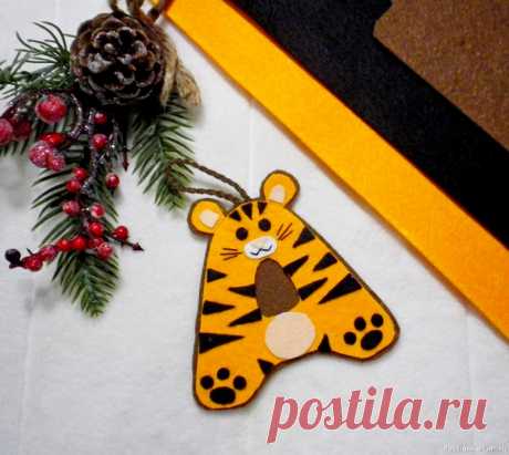 Персональный новогодний тигро-подарок из фетра.