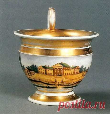 Чашка с видом села Кузьминки. 1820-е. Фарфор, надглазурная роспись.