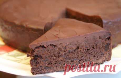 Сделано вручную - Шоколадный торт с черносливом в коньяке.