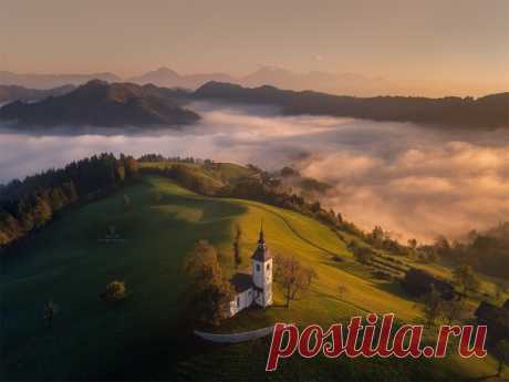 Рассвет в горах Словении. Доброе утро! Автор фото – Дмитрий Купрацевич: nat-geo.ru/photo/user/114930/