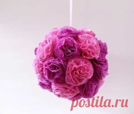 Интерьерный цветочный шар из гофрированной бумаги.