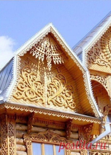 Olga сохранил(а) Пин на доску «Russian Costumes and culture».  Russian wooden house with carving decorations. #Russian #wooden #house  |   Pinterest • Всемирный каталог идей