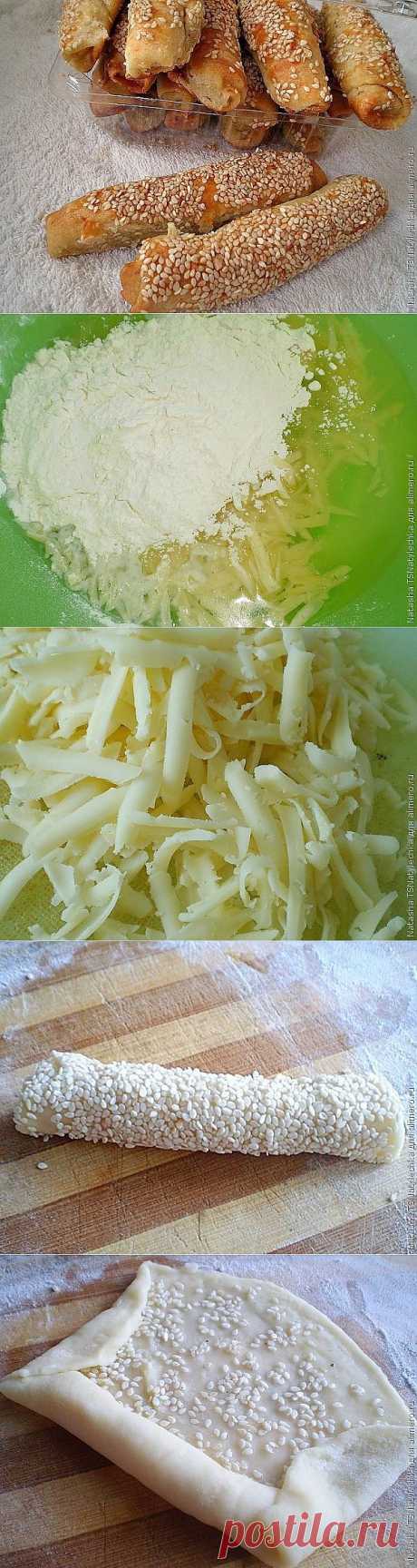 Сырные трубочки с кунжутом / Рецепты с фото