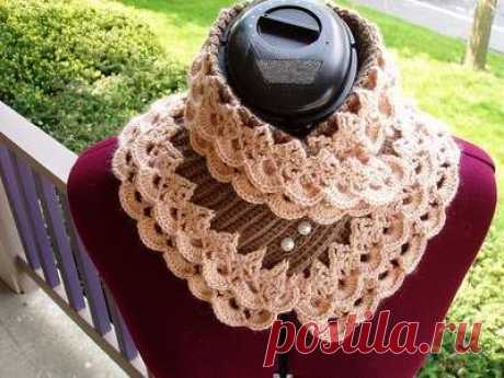Ажурный шарф-воротник для женщины: схема вязания спицами, крючком.