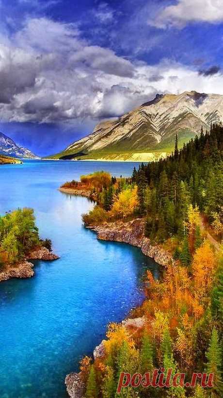 Abraham Lake - North Saskatchewan River - Western Alberta, Canada