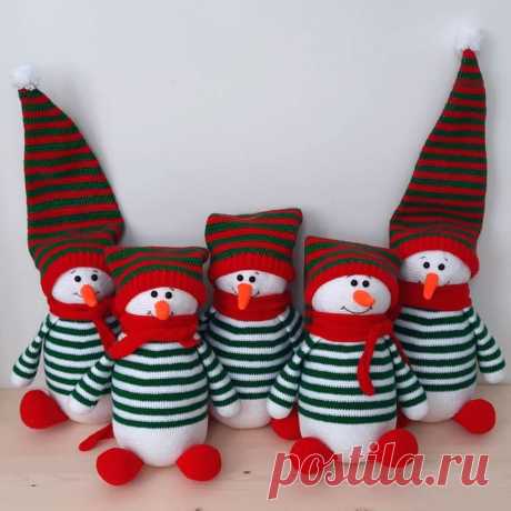 PDF Снеговик крючком. FREE crochet pattern; Аmigurumi toy patterns. Амигуруми схемы и описания на русском. Вязаные игрушки и поделки своими руками #amimore - большой снеговик к Новому году, новогодний снеговичок.