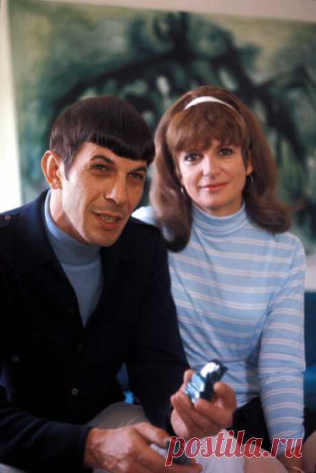 1966. Leonard Nimoy and his wife Sandra Zober at home in Westwood, California - p3153 | PastYears.info