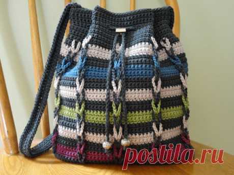 Drawstring Shoulder Bag Gray Blue Green Magenta Stripes Lined Pockets Crochet Purse A new drawstring shoulder bag! It has stripes of Blue, Kiwi Green, Silver Gray and Magenta on a Slate Gray background. So fresh! It is crocheted of sturdy mercerized cotton yarn with a unique linked chain design and is lined with silver gray polyester satin.  The bag has a two