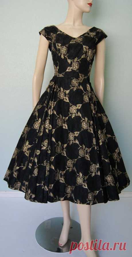 1950s New Look Double Embroidered Taffeta Party Dress - Full Sweep Skirt - Black…