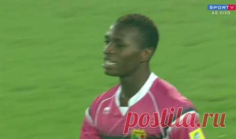 Руки-крюки: вратарь сборной Мали U-17 не сумел зафиксировать легчайший мяч — football.ua